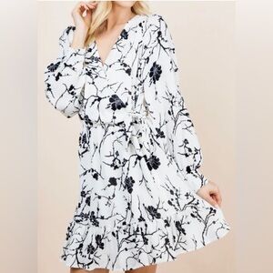 Saints & Hearts Linen Floral Wrap Black & White Dress-Size Large